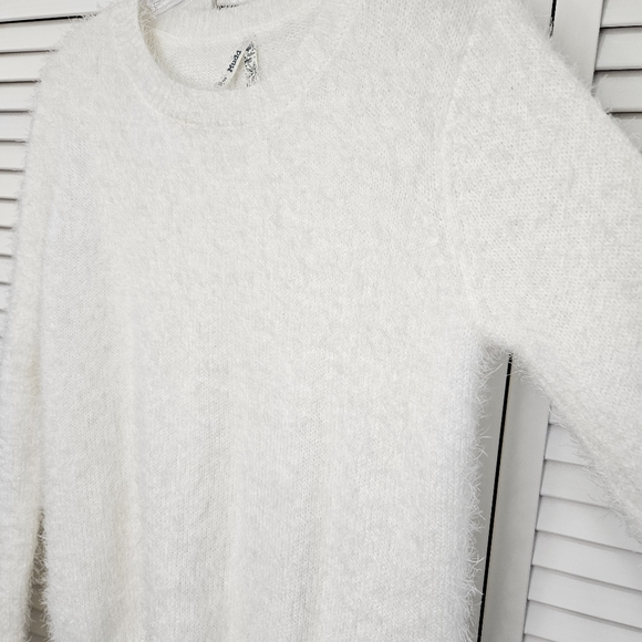 Women's White Long Sleeve Pullover Sweater - Picture 4 of 8